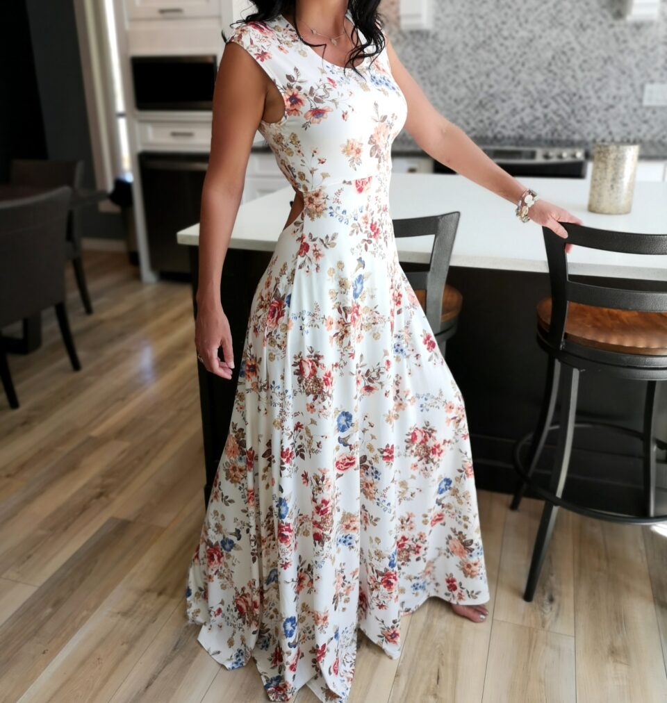 Maxi floral print dress.