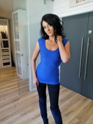 Cap sleeve fitted blue top.