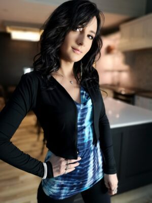 Black long-sleeve bamboo crop blazer.