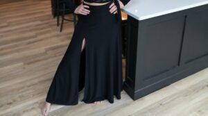 Black maxi skirt with one slits.