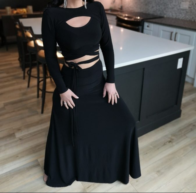 Black long-sleeve crop top.