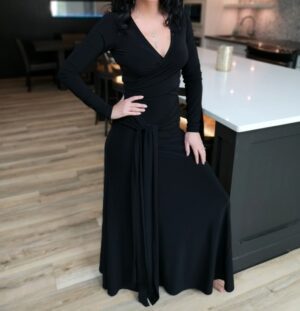 Black classy universal crop wrap top.