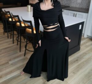 Black hooded long-sleeve crop top.