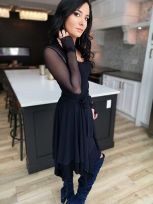 Short navy blue dress.