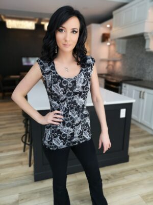 Black and white sunflower cap sleeve top.