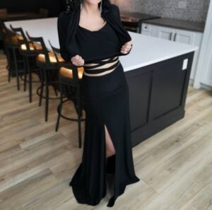 Black hooded long-sleeve crop top.