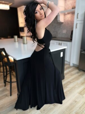 Black maxi v-neck backless dress.