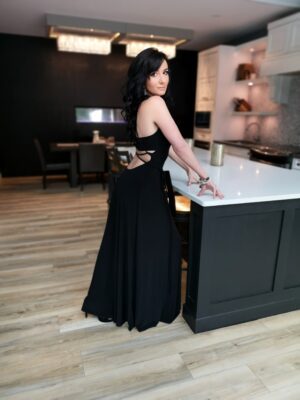 Black maxi v-neck backless dress.