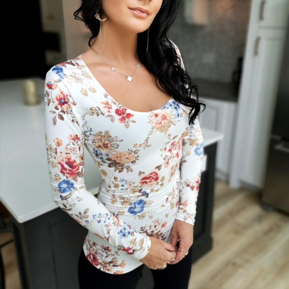 Floral print long sleeve top.