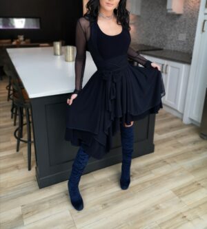 Short navy blue dress.