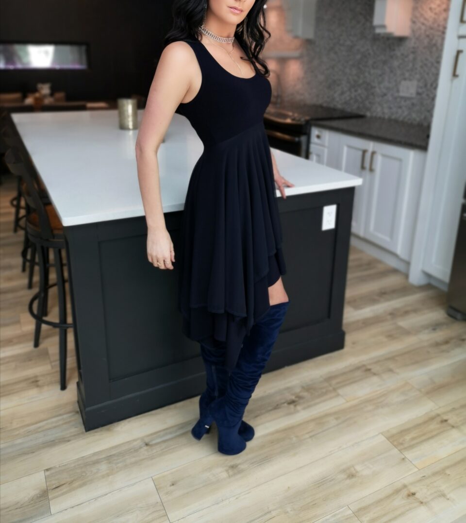 Short navy blue dress.
