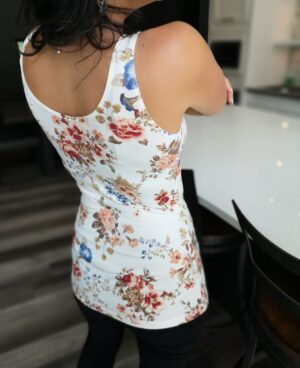 Ivory floral print basic tank top.
