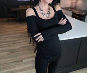 Exposed shoulder long sleeve black tunic top.