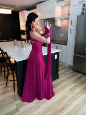 Maxi pink rap dress.