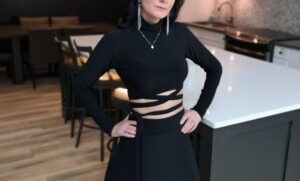 Black long-sleeve turtleneck crop top.
