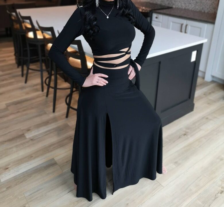 Black long-sleeve turtleneck crop top.