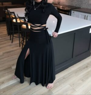Black long-sleeve turtleneck crop top.