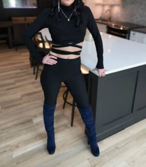 Black long-sleeve turtleneck crop top.
