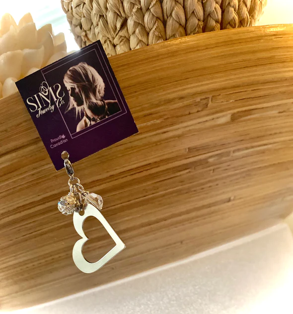 Silver stunning heart charm.