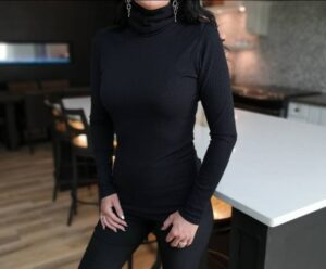 black ribbed turtleneck fitted long sleeve top.