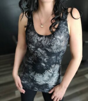 Black tie-dye basic tank top.