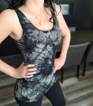 Black tie-dye basic tank top.