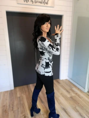 Gorgeous long sleeve, gray and black, abstract print, fitted tunic top.