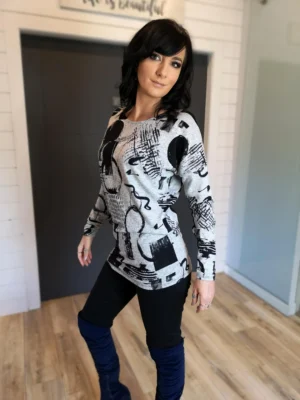 Black and gray print long sleeve slouchy yet fitted in the hips and arms tunic top.