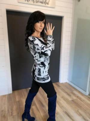 Black and gray print long sleeve slouchy yet fitted in the hips and arms tunic top.