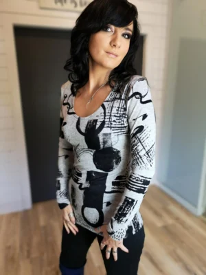 Gorgeous long sleeve, gray and black, abstract print, fitted tunic top.