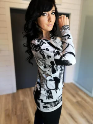 Black and gray print long sleeve slouchy yet fitted in the hips and arms tunic top.