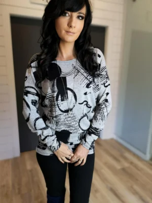 Black and gray print long sleeve slouchy yet fitted in the hips and arms tunic top.