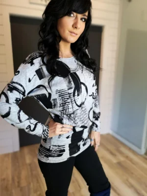 Black and gray print long sleeve slouchy yet fitted in the hips and arms tunic top.