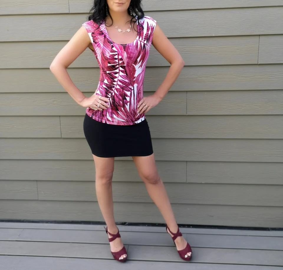 Pink tropical print, cap sleeve, round neck fitted top.