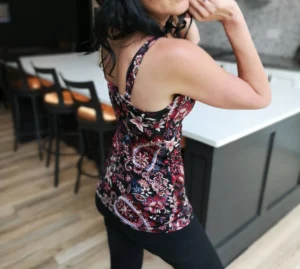 Fitted tank top, in red paisley with touches of white, mauve and blue on black.
