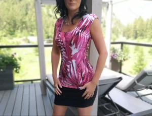 Pink tropical print, cap sleeve, round neck fitted top.