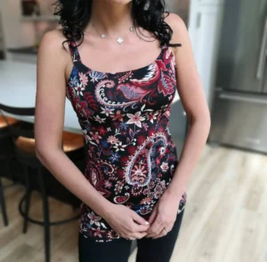 Fitted tank top, in red paisley with touches of white, mauve and blue on black.