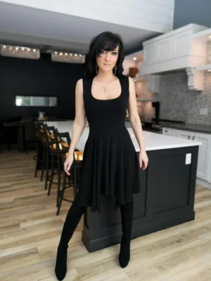 Black sleeveless tissue hem short dress.