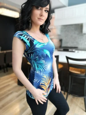Tropical print fitted cap sleeve top.