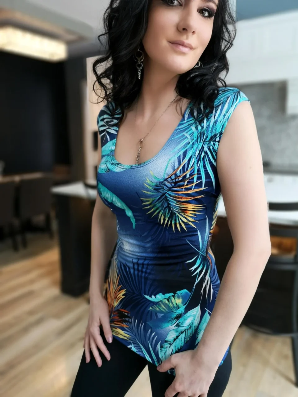 Tropical print fitted cap sleeve top.
