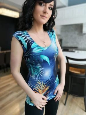 Tropical print fitted cap sleeve top.