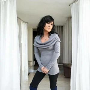Hooded cowl neck gray ribbed tunic top.