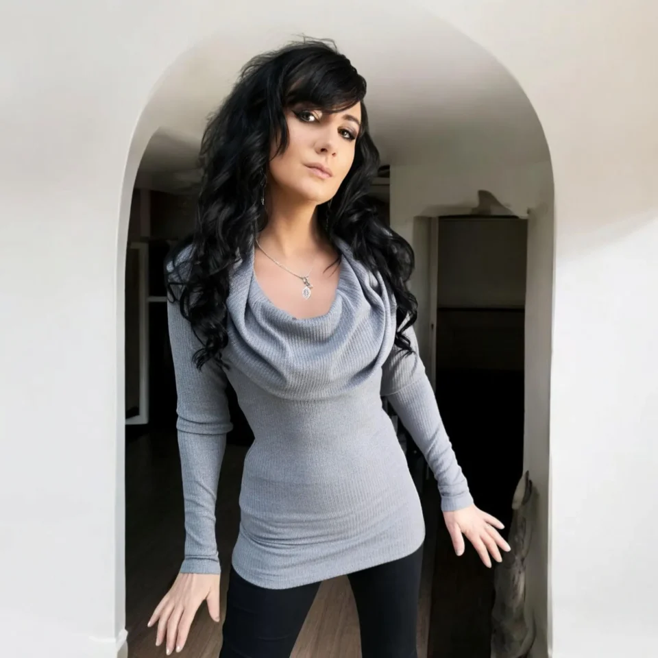 Hooded cowl neck gray ribbed tunic top.