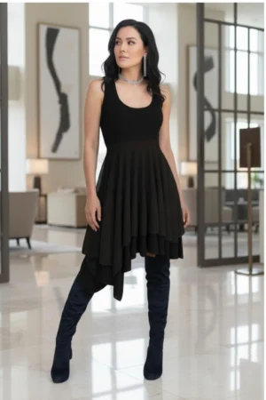 Beautiful double-layered sleeveless tissue hem black short dress.