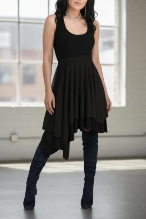 Beautiful double-layered sleeveless tissue hem black short dress.