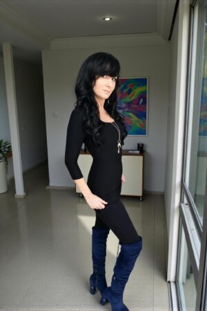 3/4 sleeve black bamboo basic round-neck fitted top.